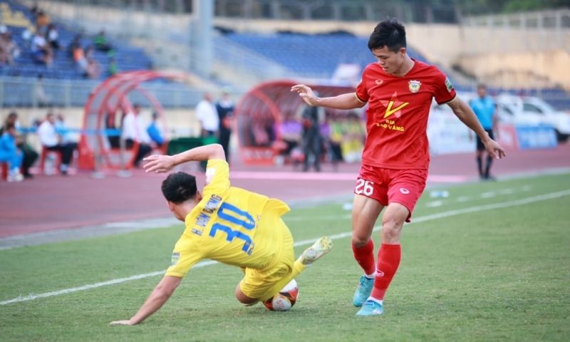 Hồng Lĩnh Hà Tĩnh ghi bàn, kết thúc hiệp đấu tỷ số 1-0